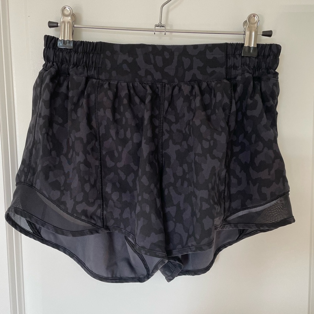 Lululemon Hotty Hot Low-Rise Lined Short 4”